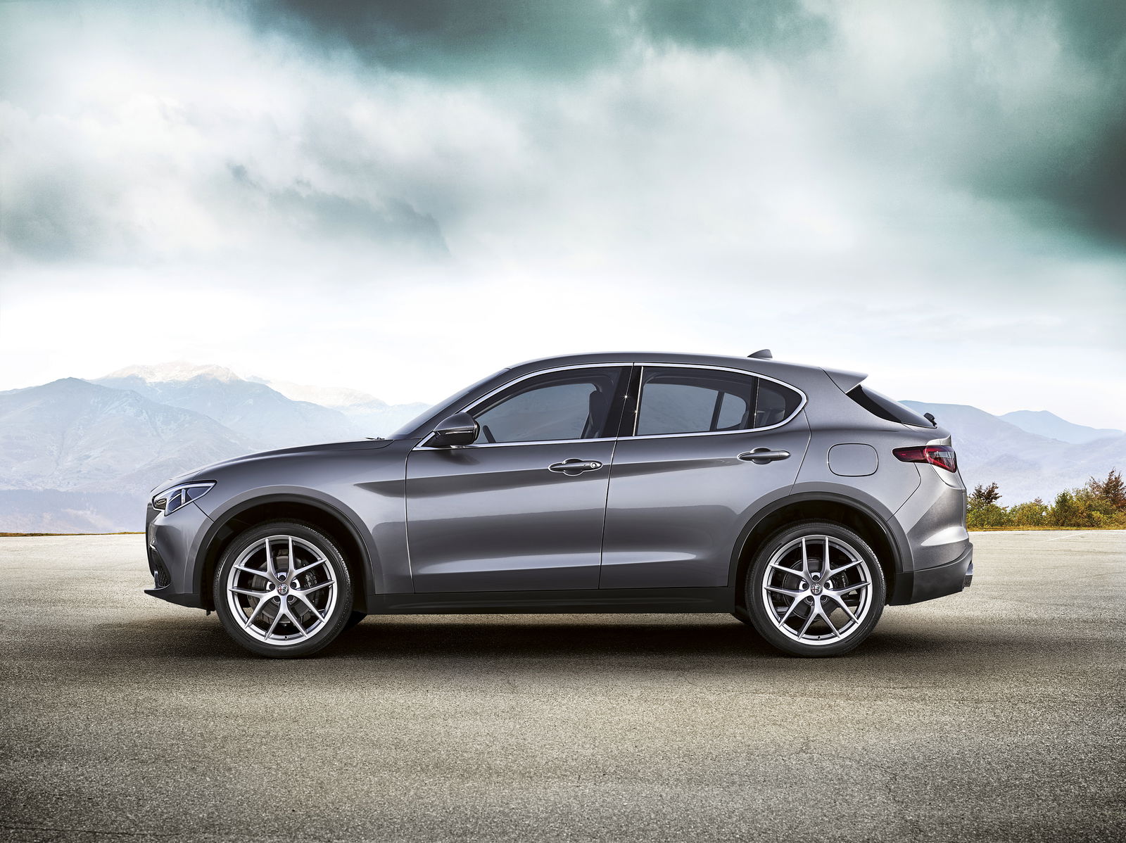 Even The 'Normal' Alfa Romeo Stelvio Looks Hot