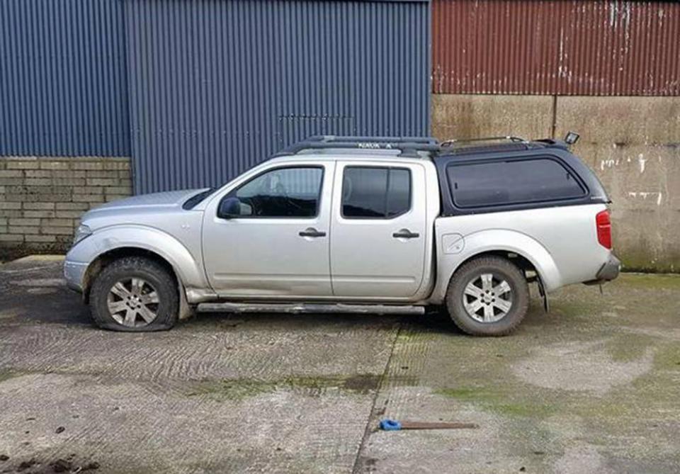 Image: Facebook/Nissan Navara snapped chassis group