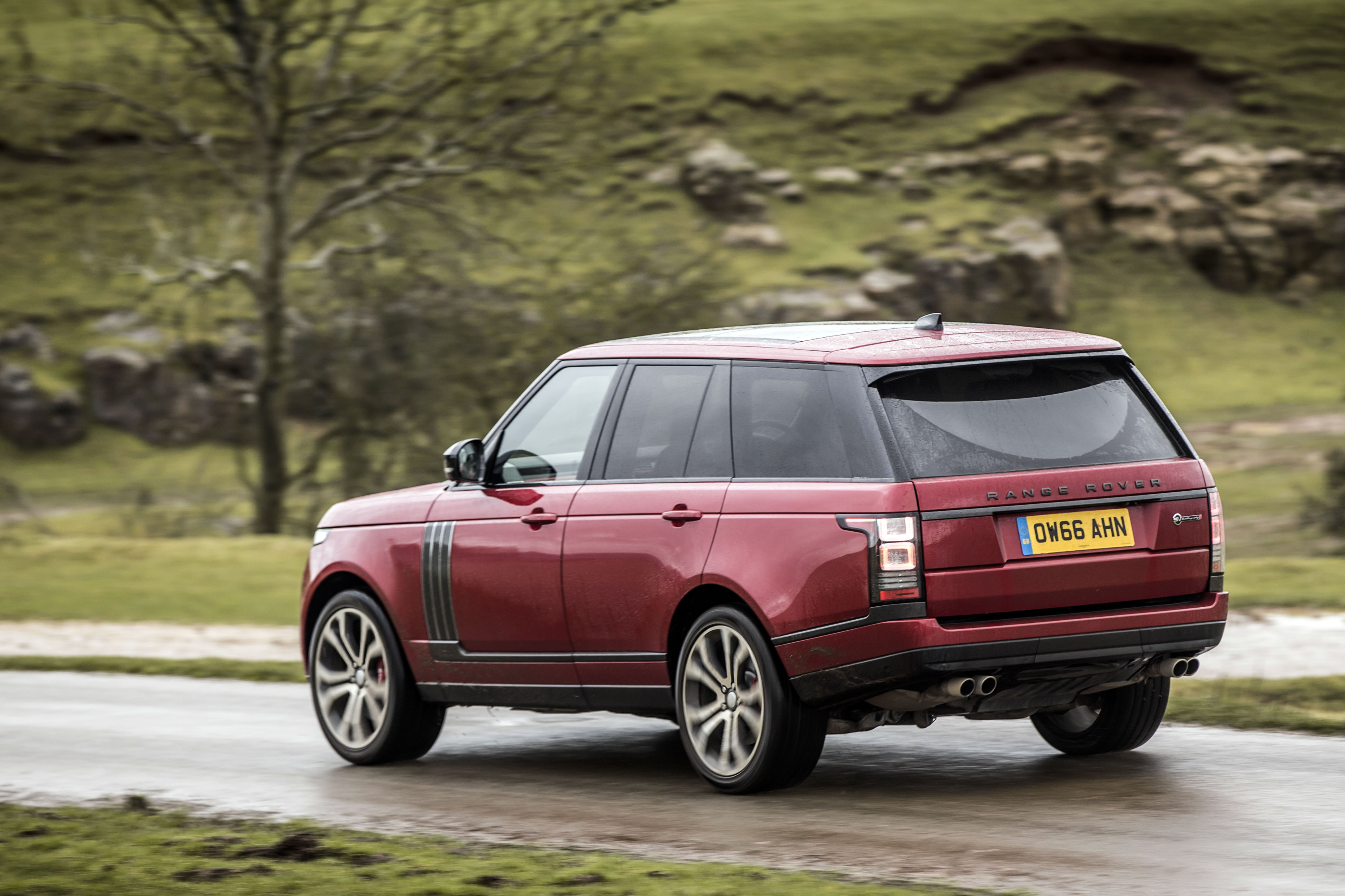 Range Rover SV Autobiography Dynamic Review: 542bhp Of Restrained Madness