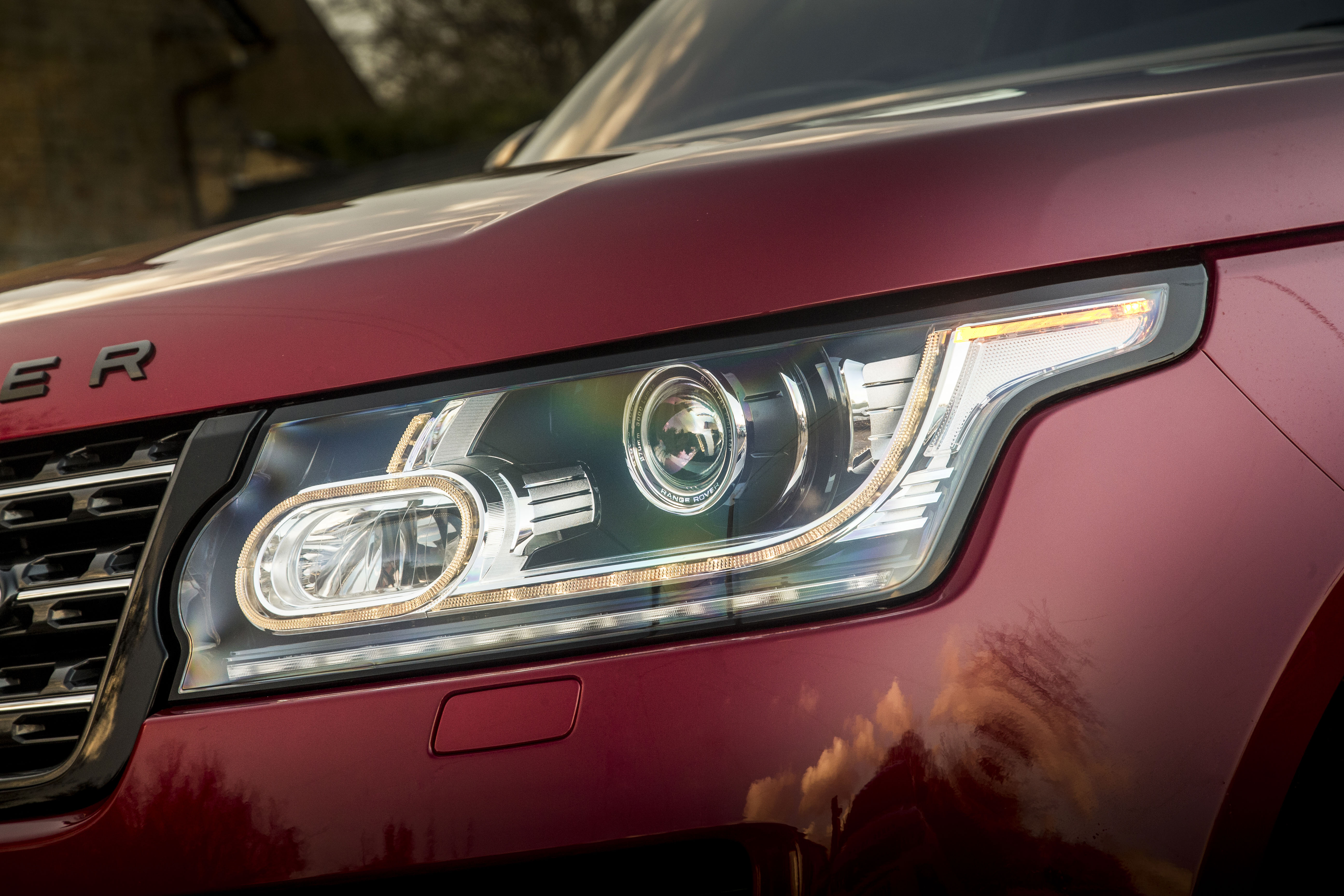 Range Rover SV Autobiography Dynamic Review: 542bhp Of Restrained Madness