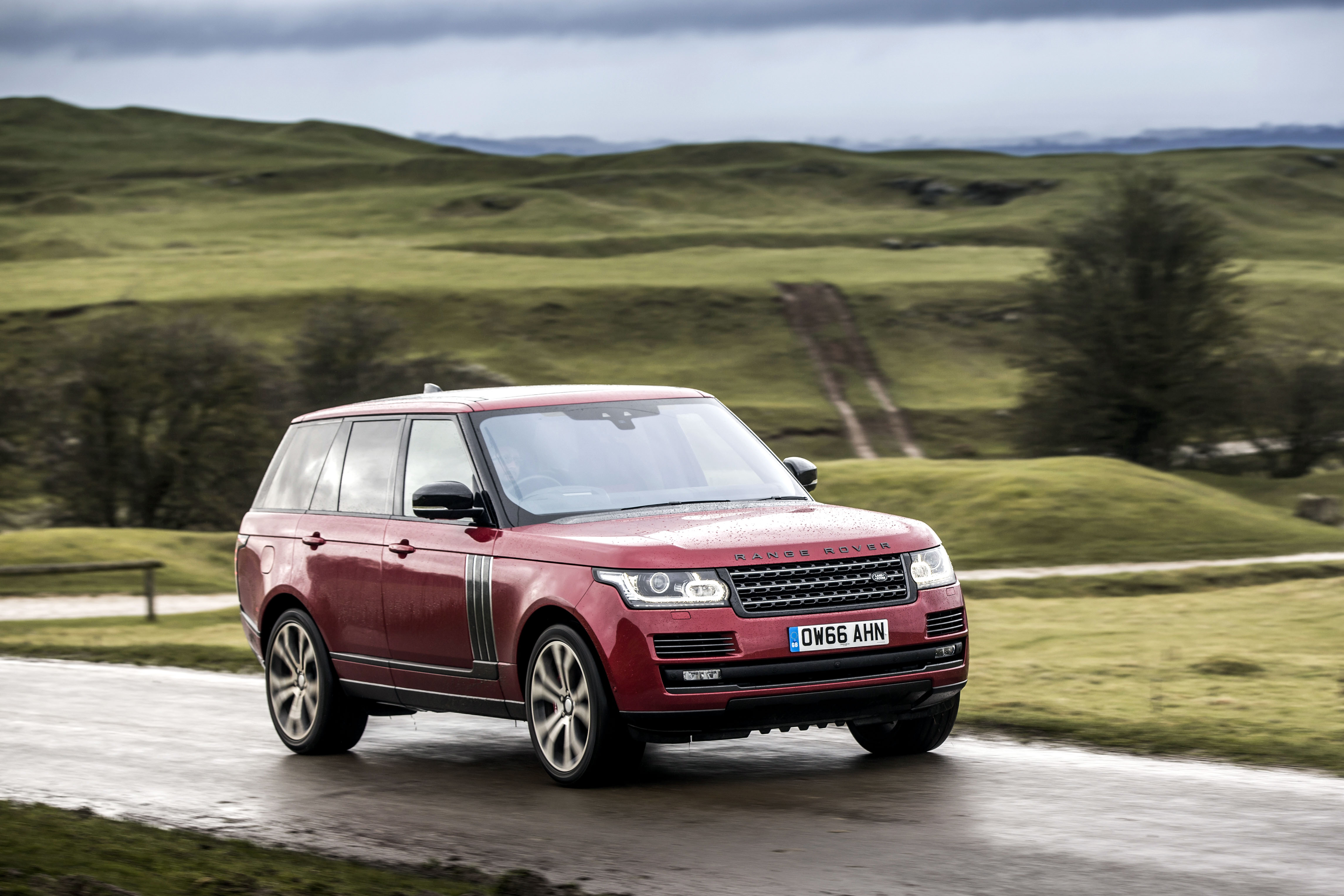Range Rover SV Autobiography Dynamic Review: 542bhp Of Restrained Madness