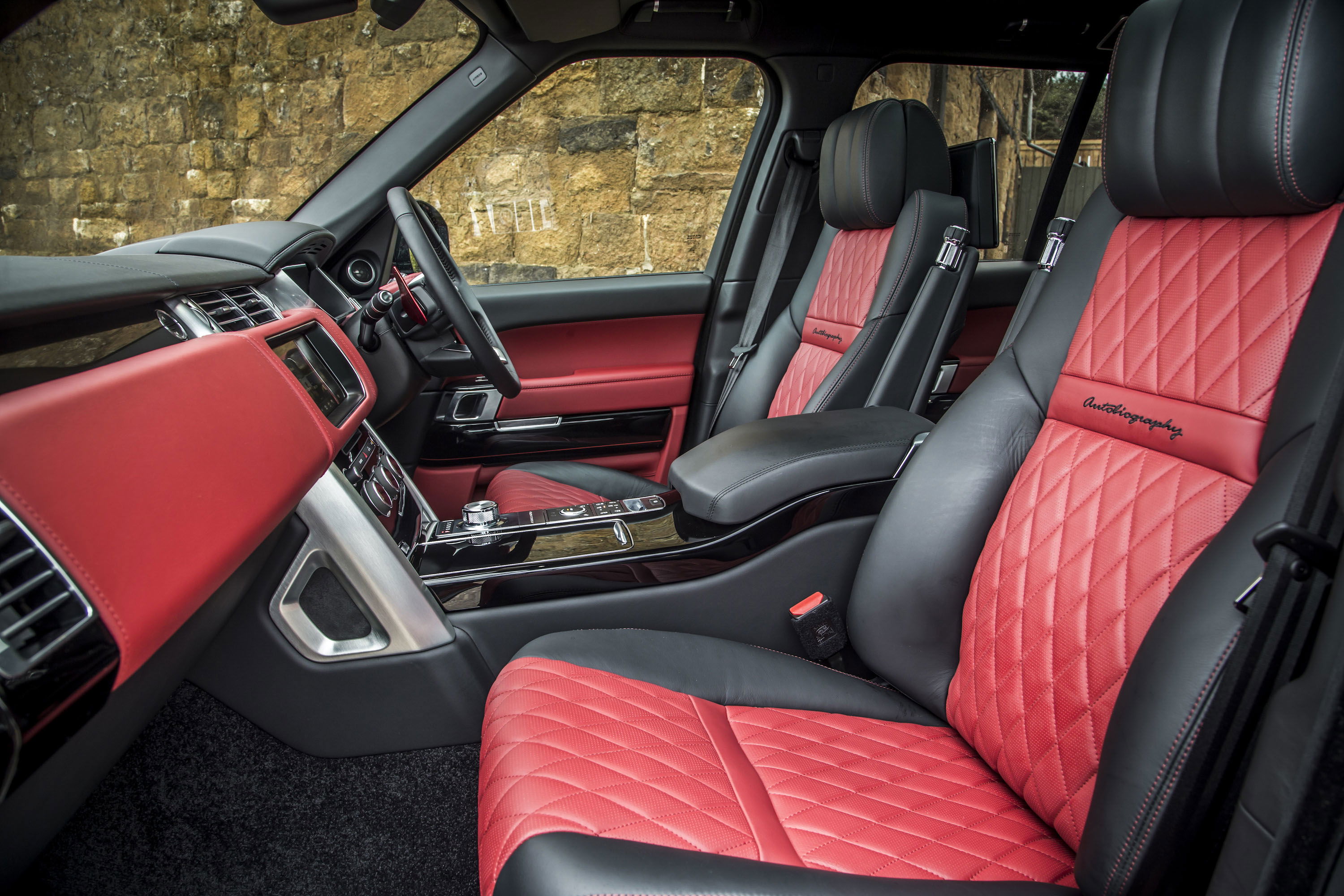 Range Rover SV Autobiography Dynamic Review: 542bhp Of Restrained Madness