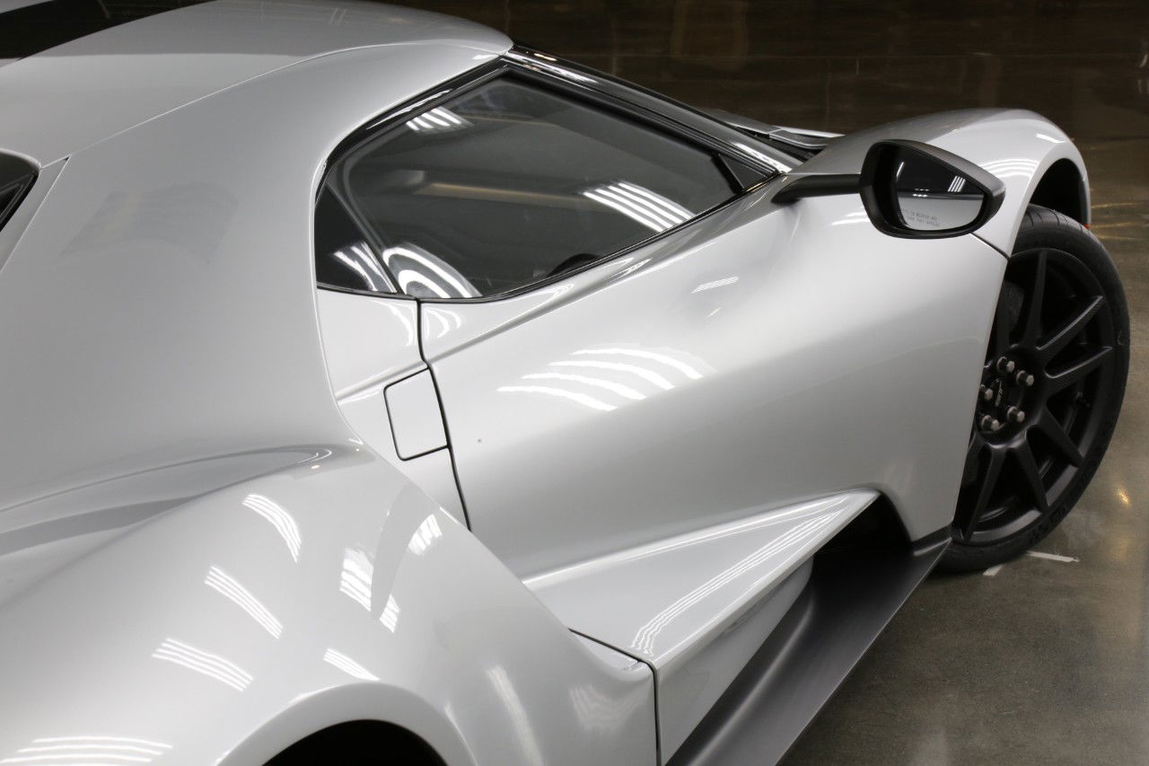 The exposed carbon fiber A pillar