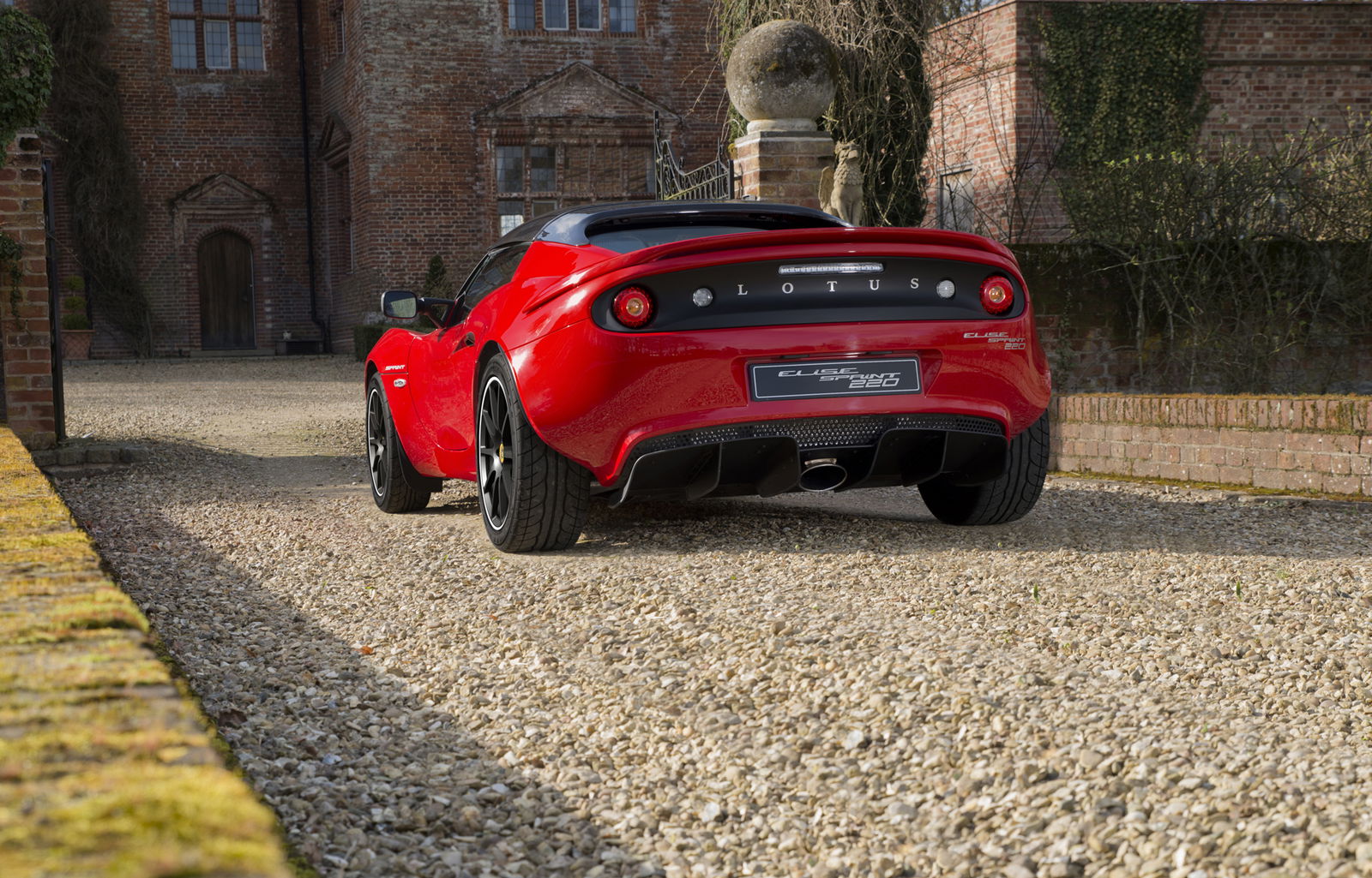 The Lotus Elise Sprint 220 Is A Sub-800kg Lightweight With An Incredible Gear Shifter