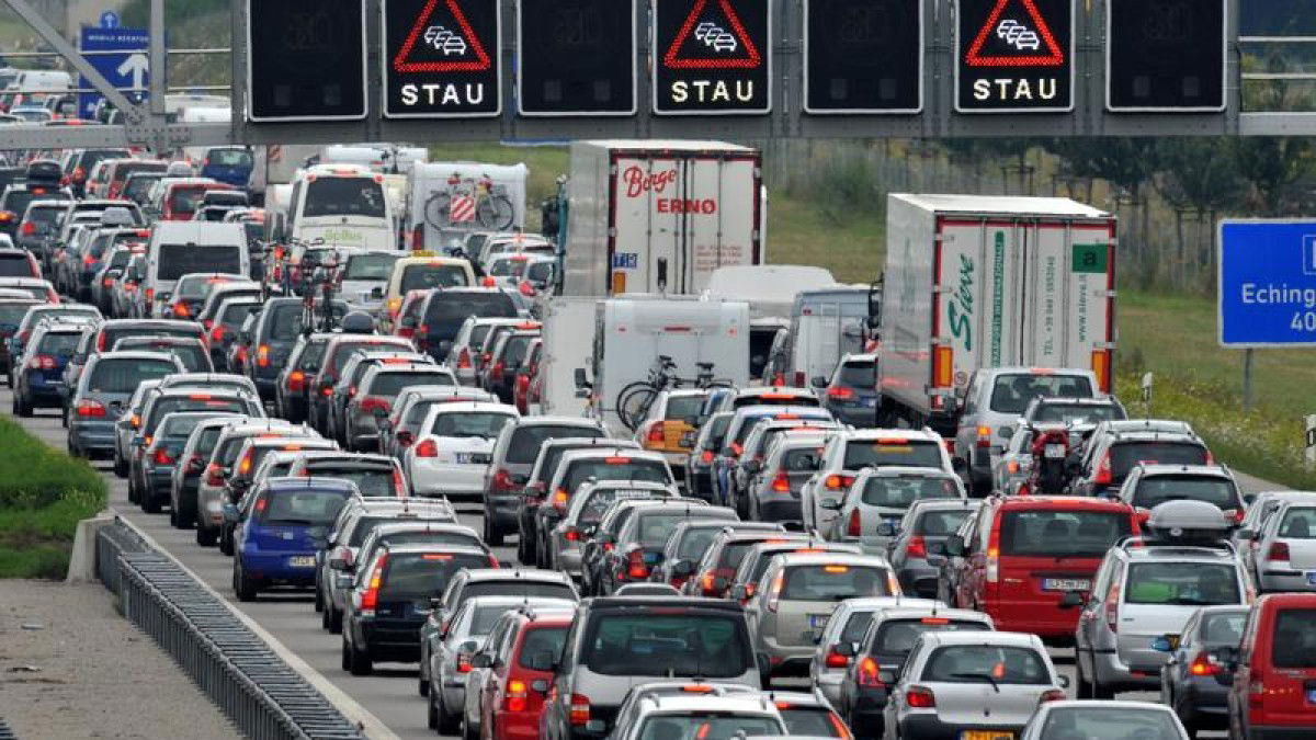 5 REASONS WHY WE GERMANS HATE OUR FAMOUS AUTOBAHN.