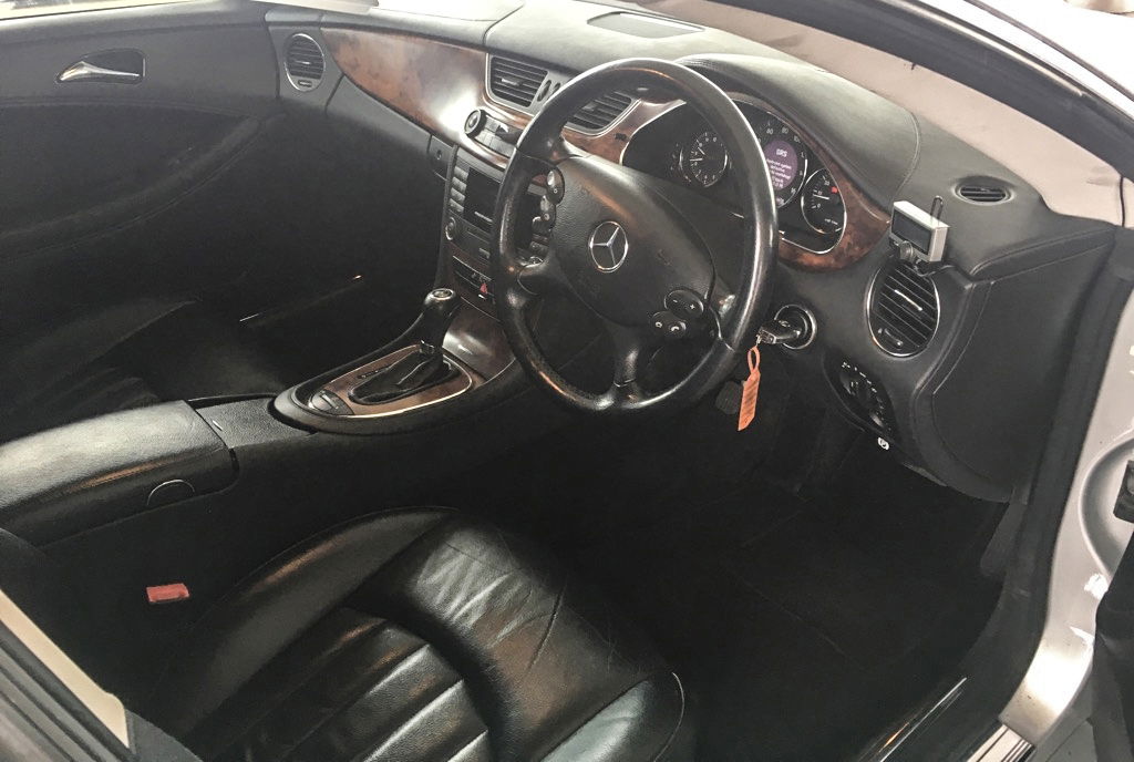 This £3500 V8 Mercedes CLS Is An Unbelievably Cheap Bargain Barge