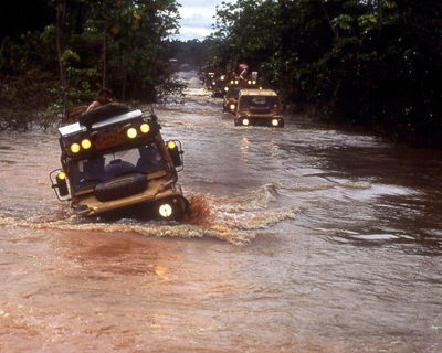 yes that is a road not a river.