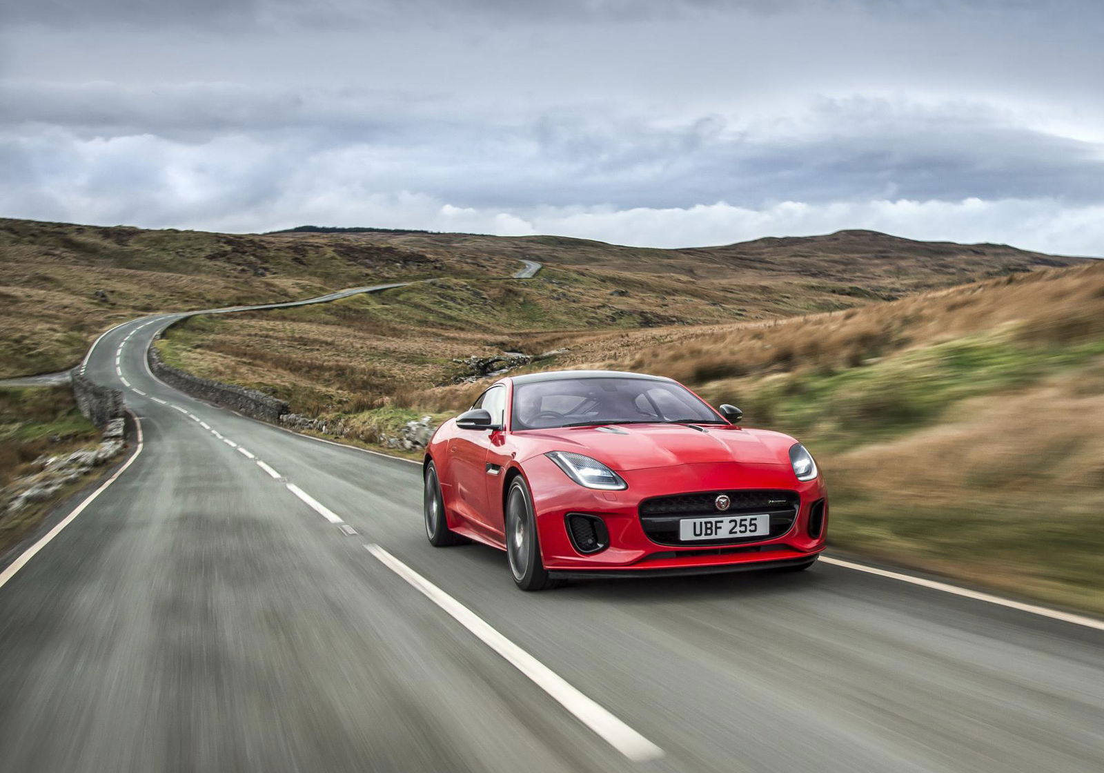 The Four-Cylinder Jaguar F-Type Will Sell By The Truckload, But It's A Fraud