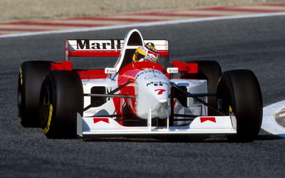 Blundell was chosen to substitute Mansell in car 7, due to the latter's inability to fit in the car