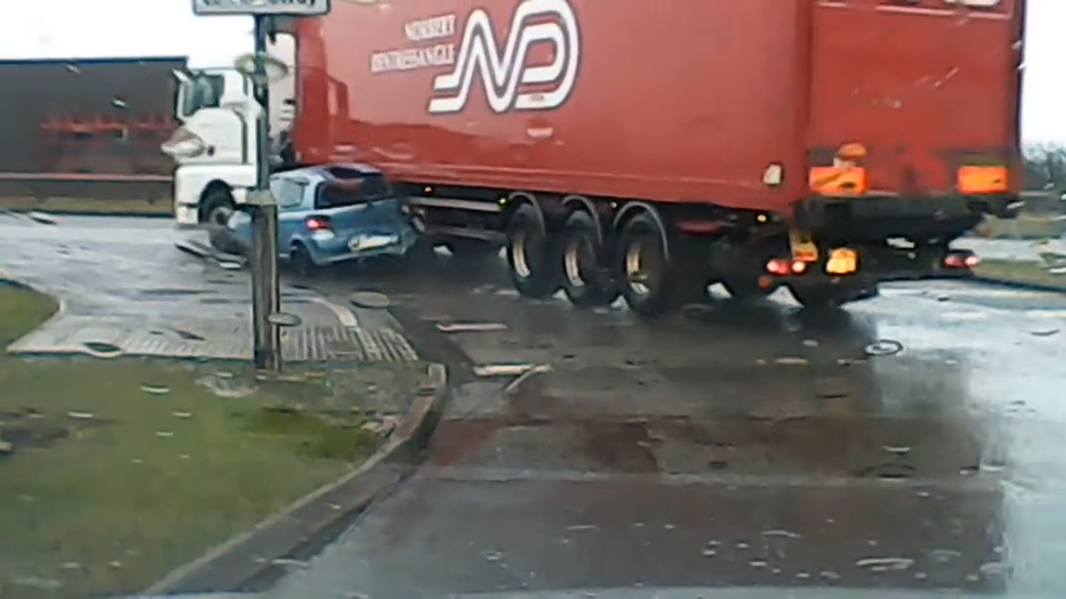 This Is What Happens When You Put Yourself In A Trucker's Blind Spot
