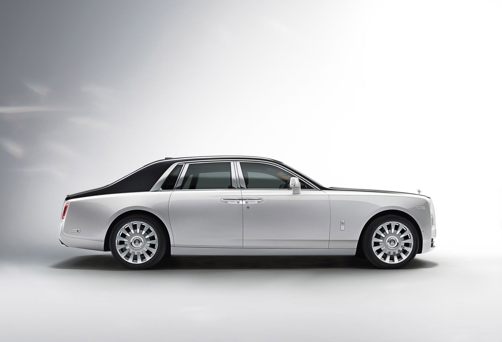 This Is The New Twin-Turbocharged V12 Rolls-Royce Phantom VIII