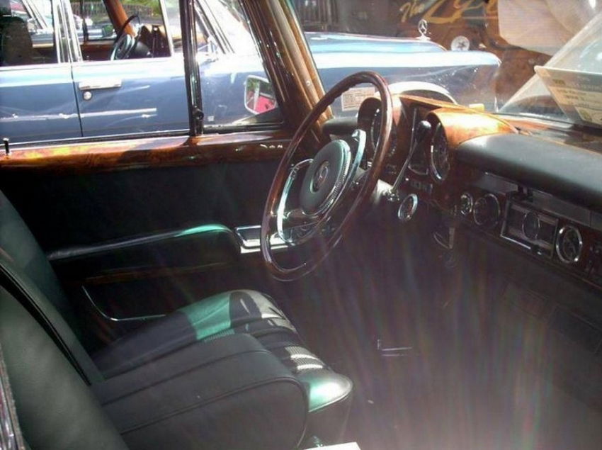 El Benzo's interior