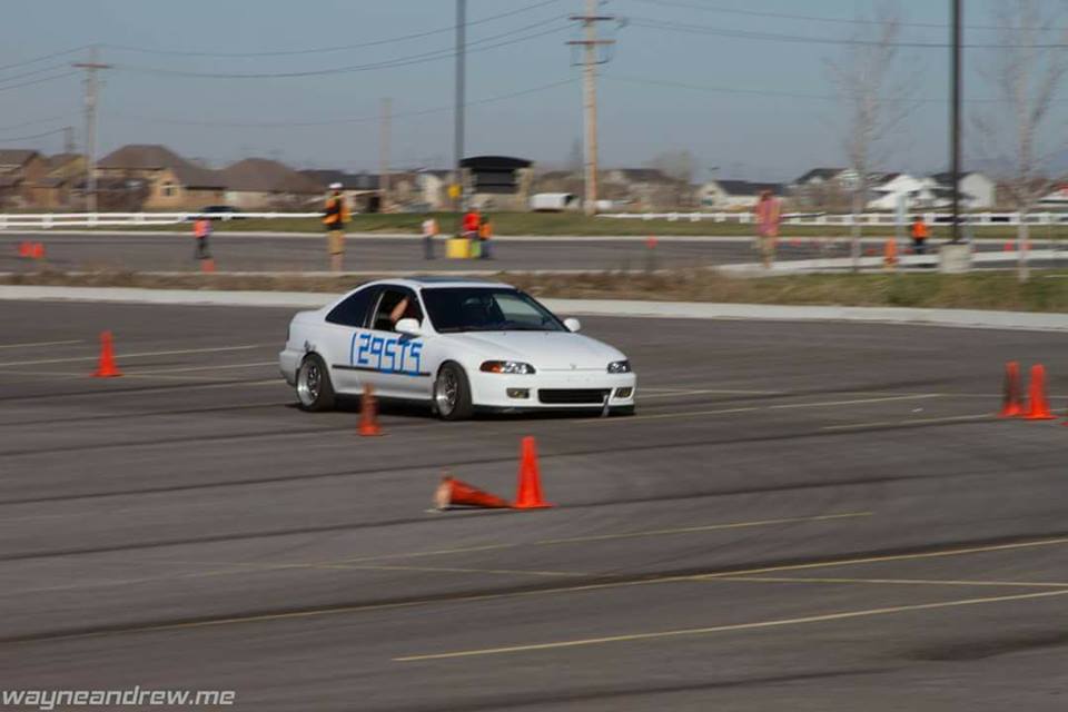 uhhh why is there a picture of this car in white?