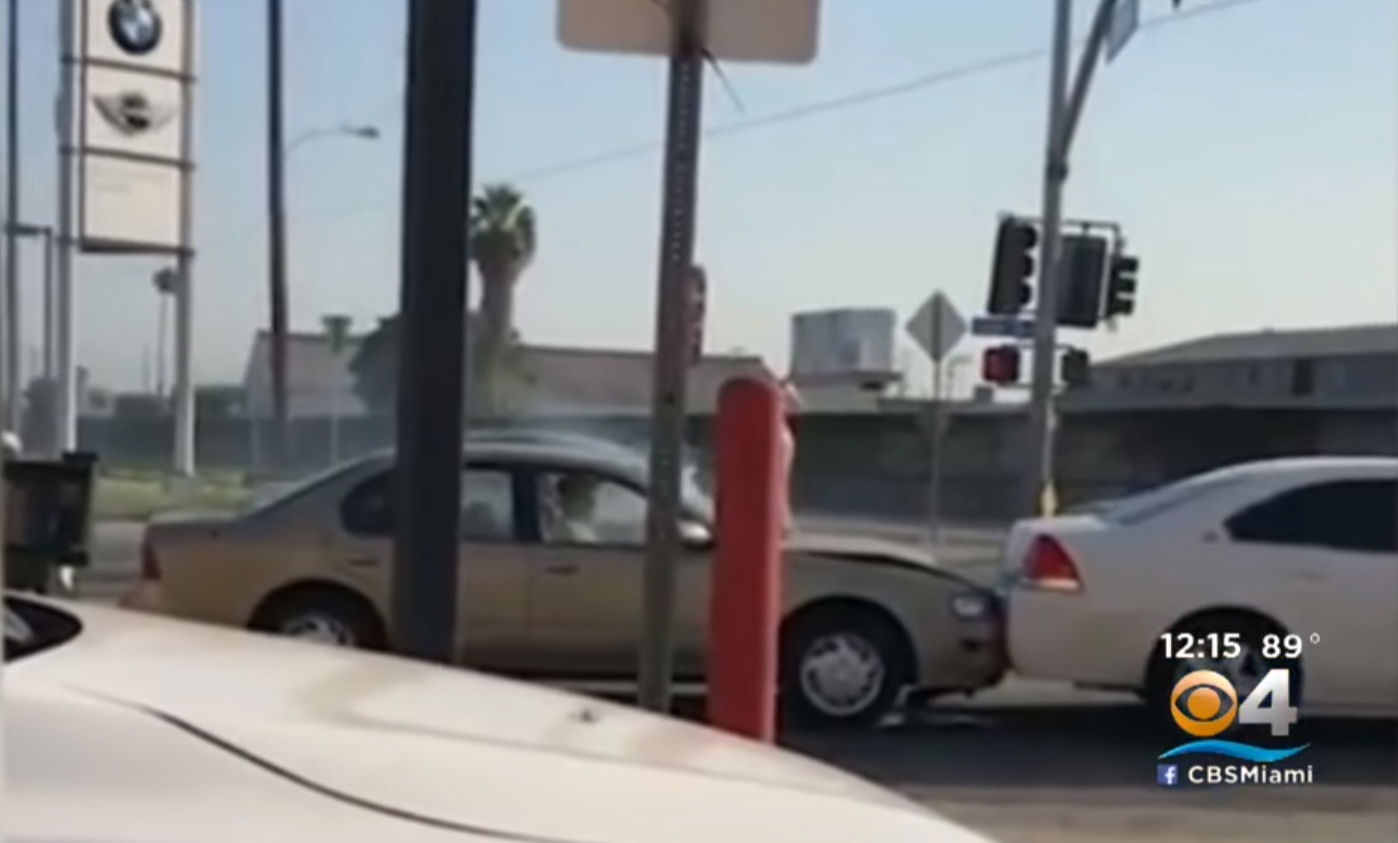 This Driver Madly Ramming The Car In Front Is Bizarrely Compelling To Watch
