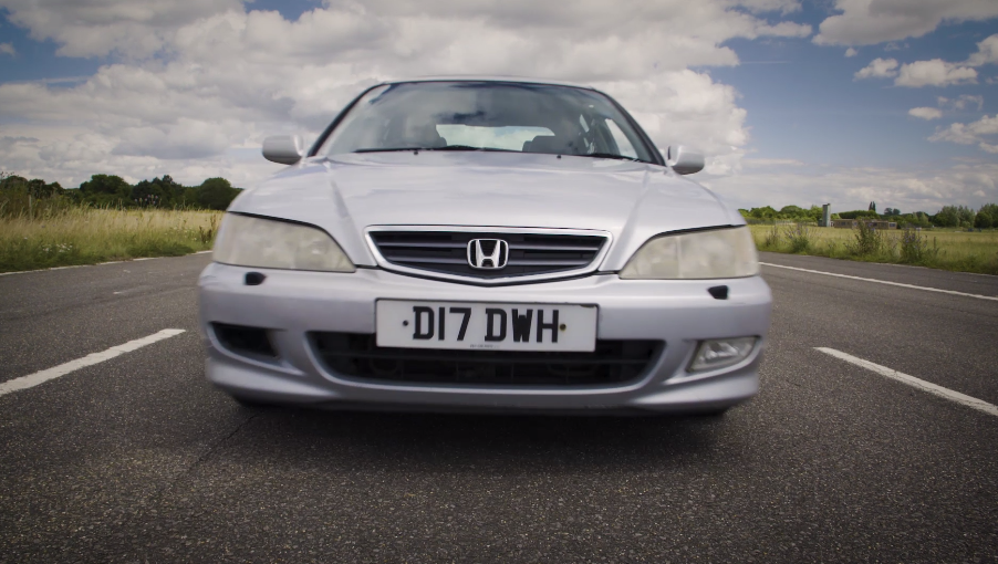 This Driver Madly Ramming The Car In Front Is Bizarrely Compelling To Watch