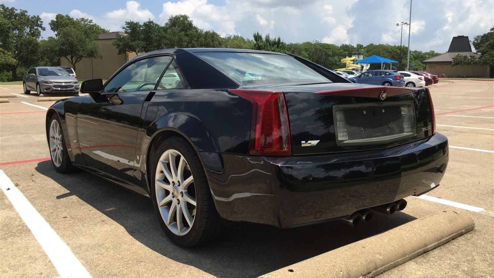 This $30k Cadillac XLR-V Is An Angular Drop-Top With 437bhp