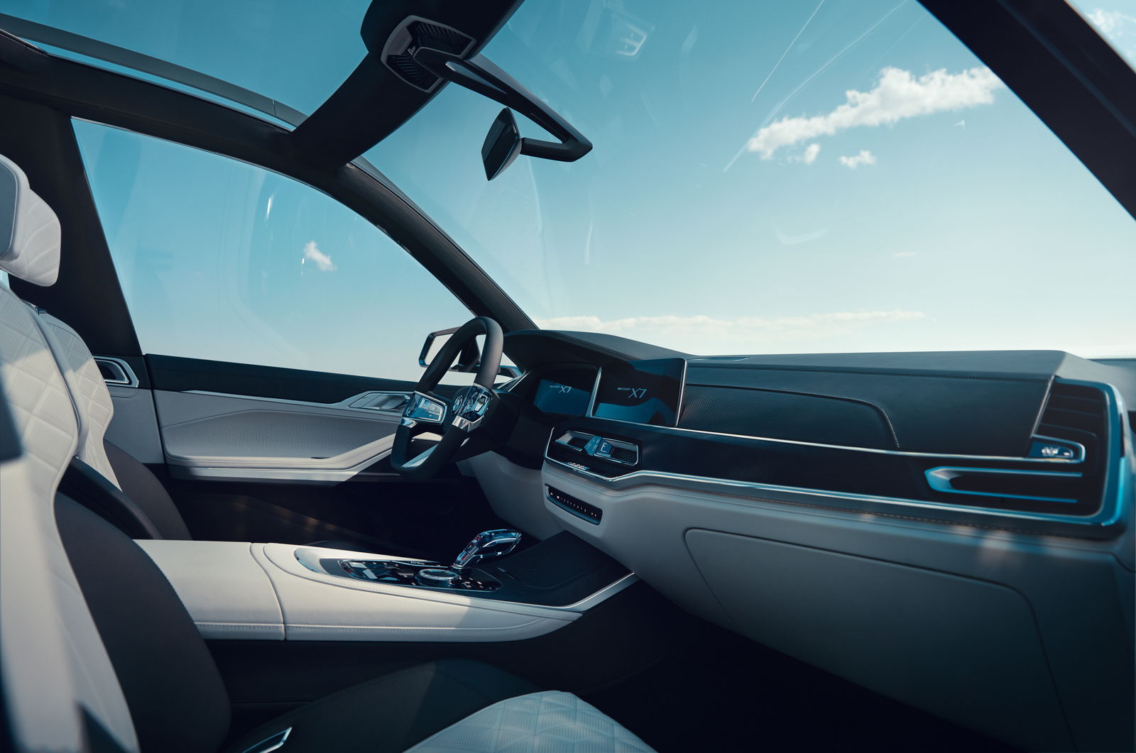 The BMW Concept X7 iPerformance Is A Highly Conspicuous Three-Row SUV