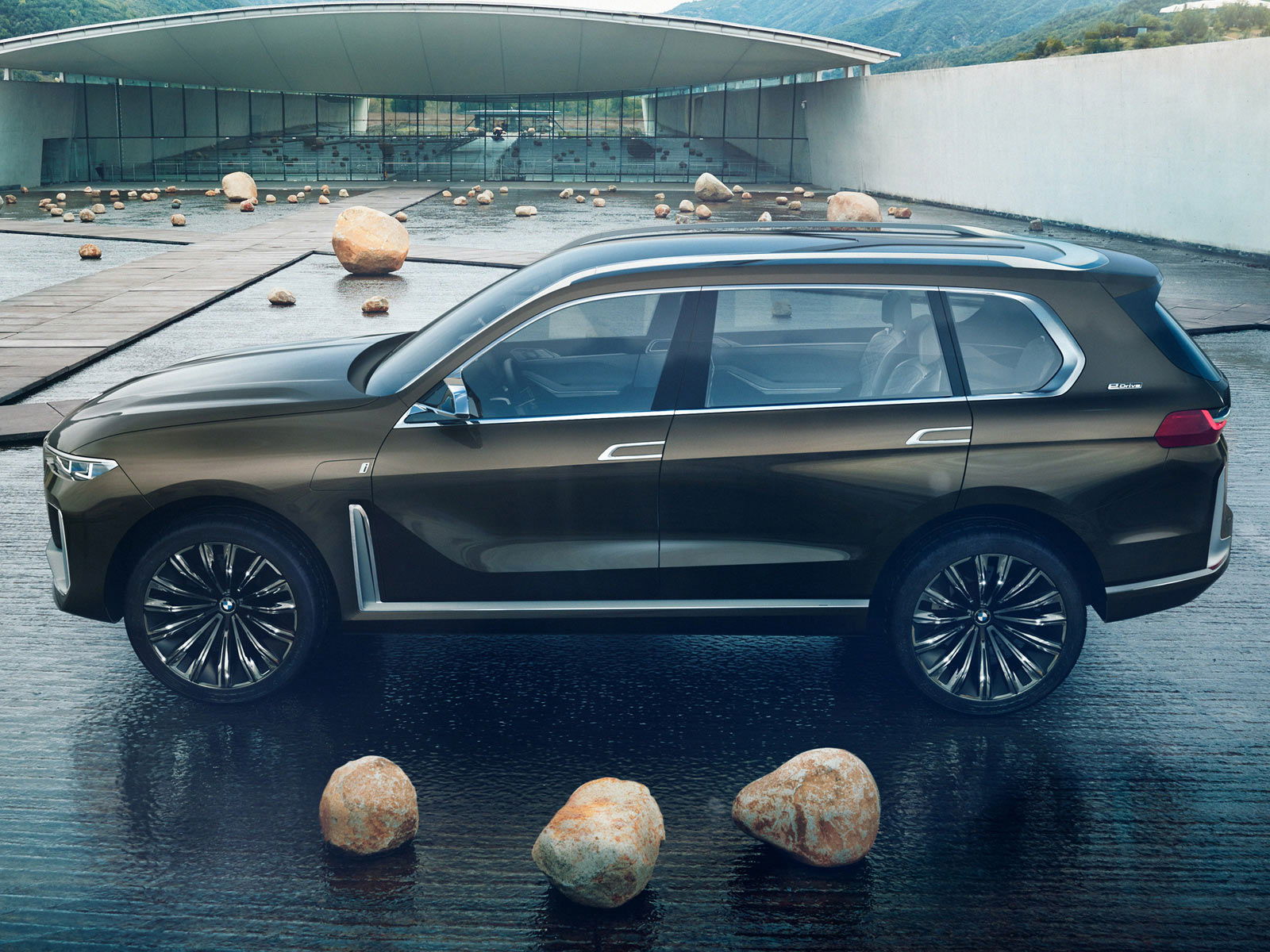 The BMW X7 Concept Has Been Leaked, And Its Kidney Grilles Are Obscene