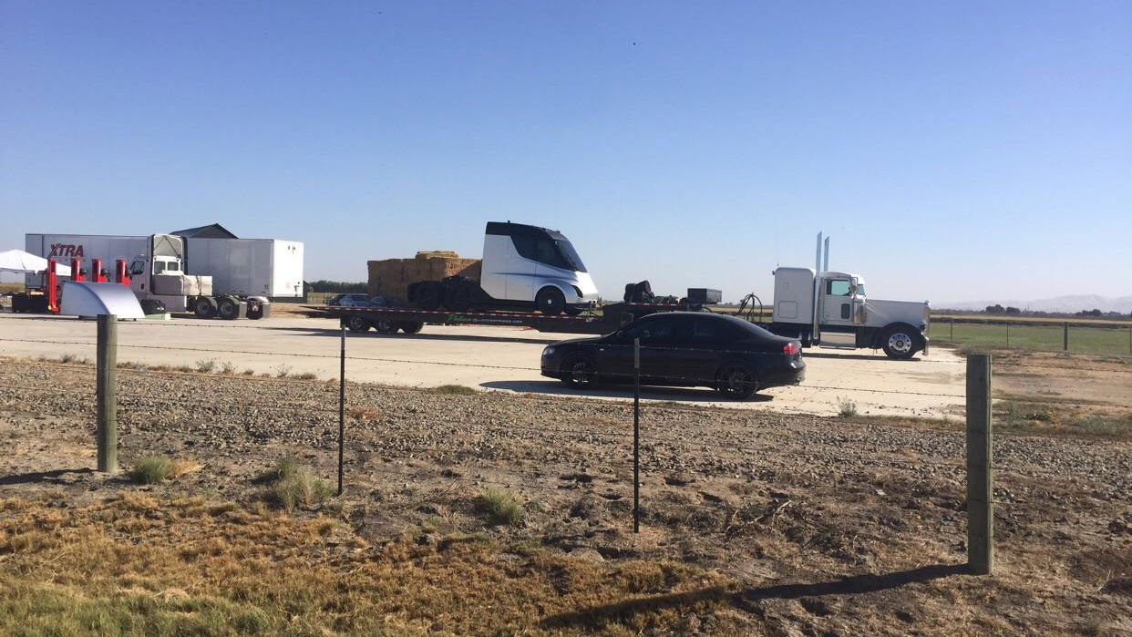 This Might Well Be The New Tesla Semi Truck