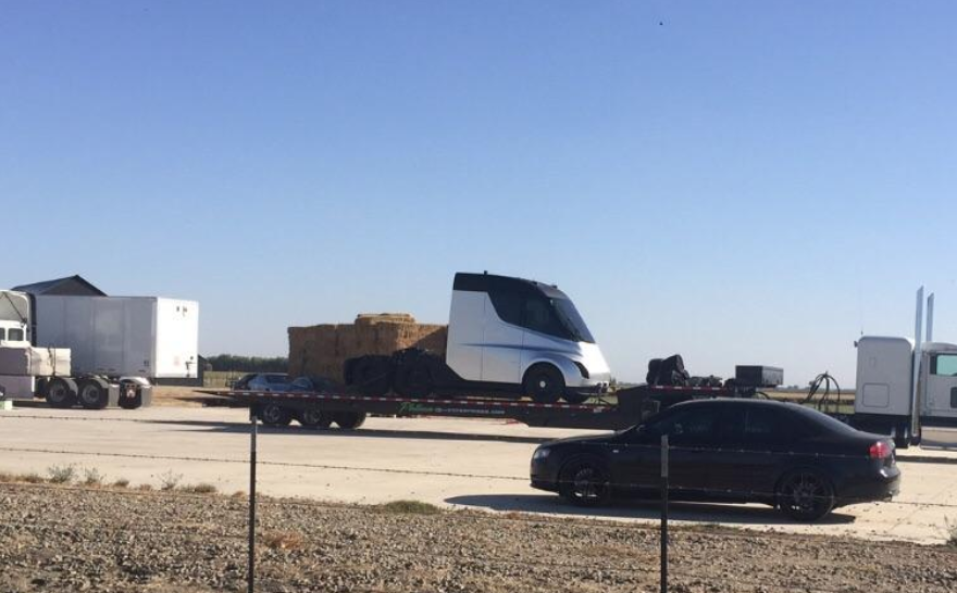 This Might Well Be The New Tesla Semi Truck