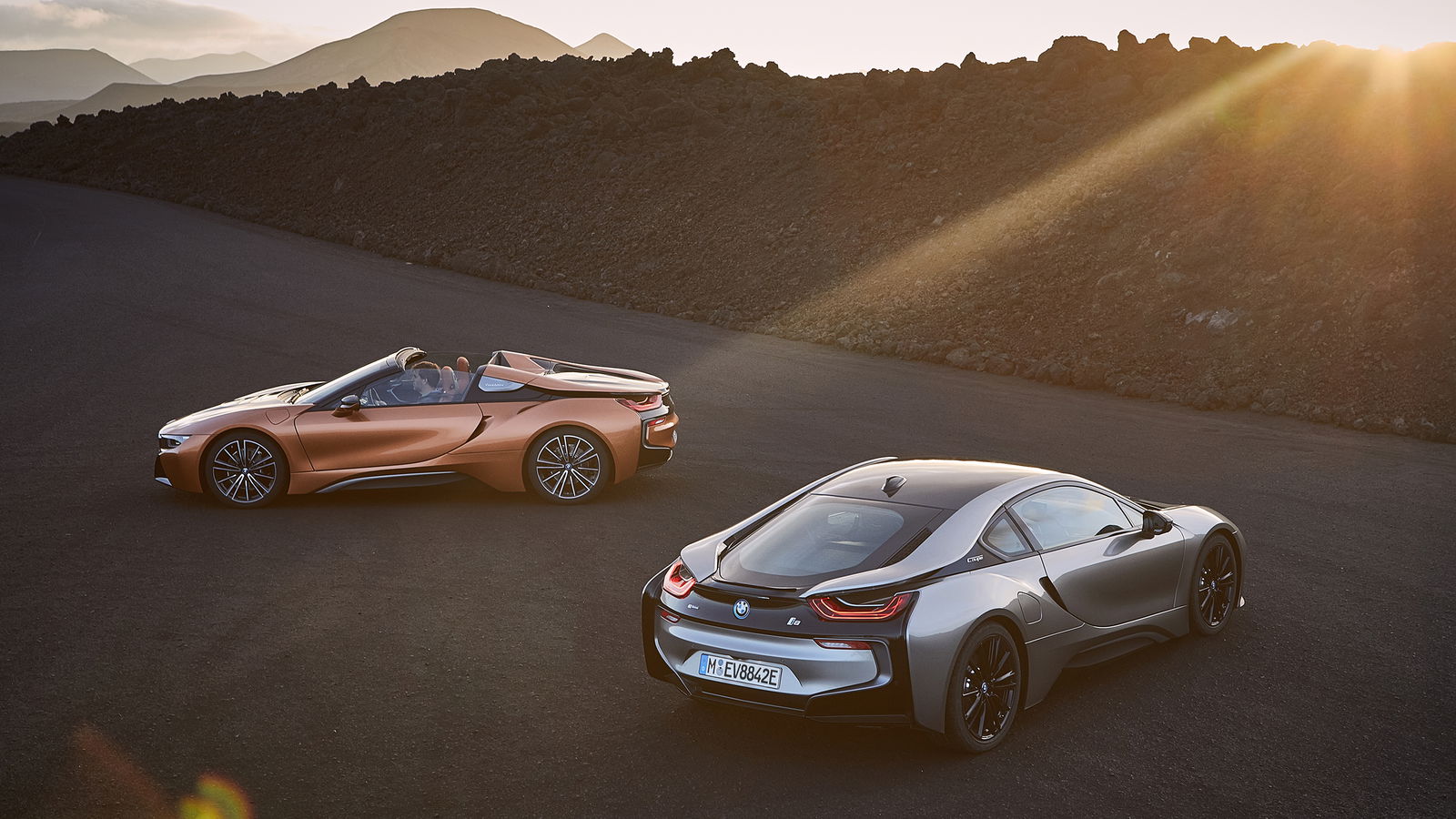 Here Are The New, More Capable BMW i8 Coupe And Roadster