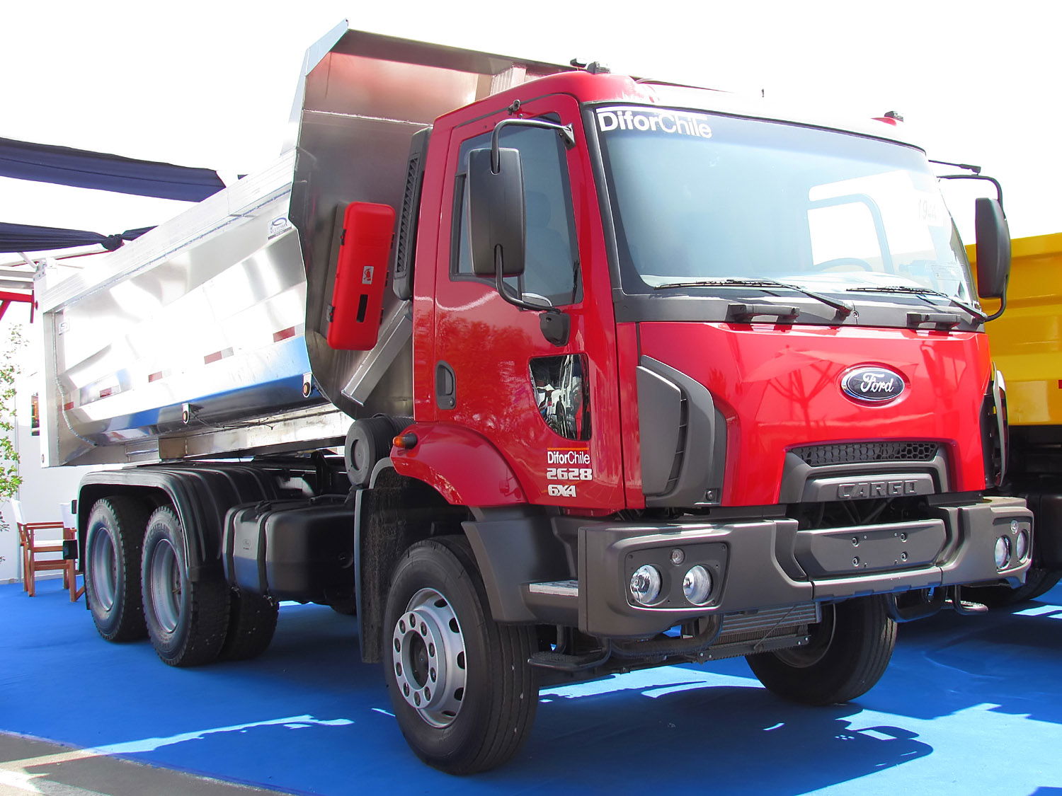 A Ford Cargo, which is totally different to an Iveco Cargo. Honest.