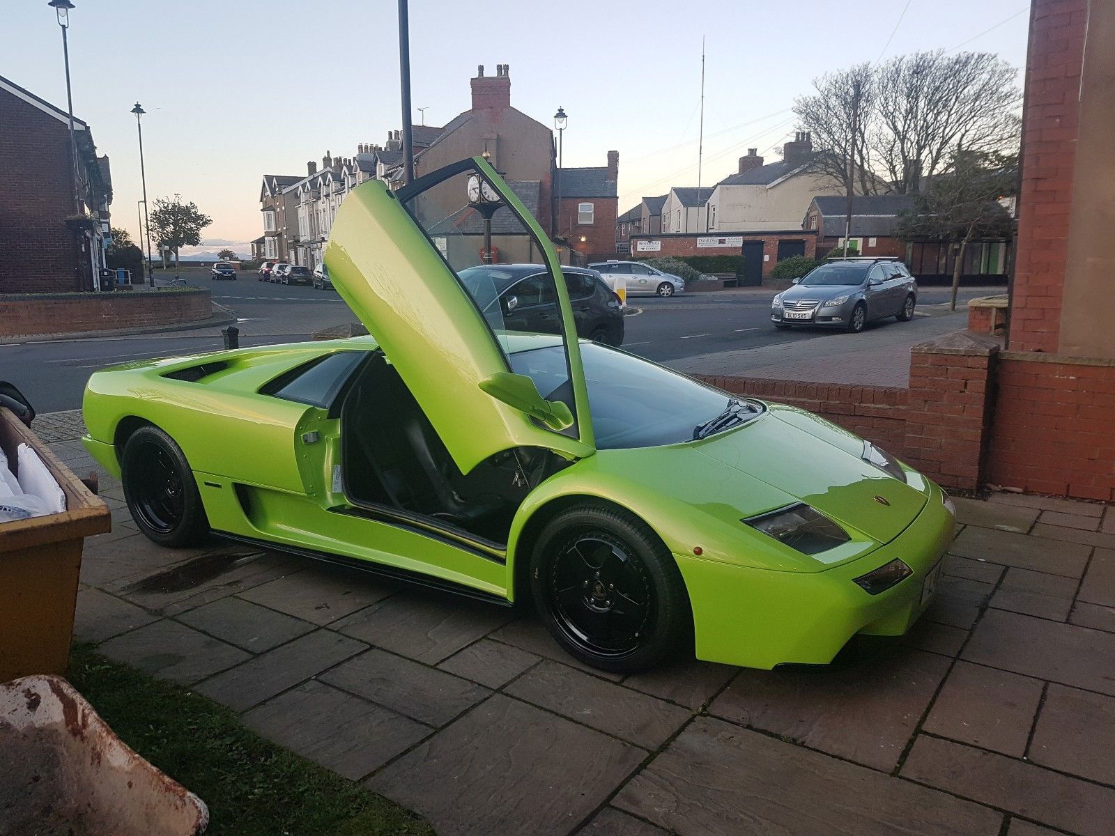 This Lamborghini Diablo Replica Looks Surprisingly Convincing