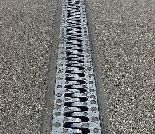 An expansion joint, similar to the one that failed on the Nipigon Bridge.
