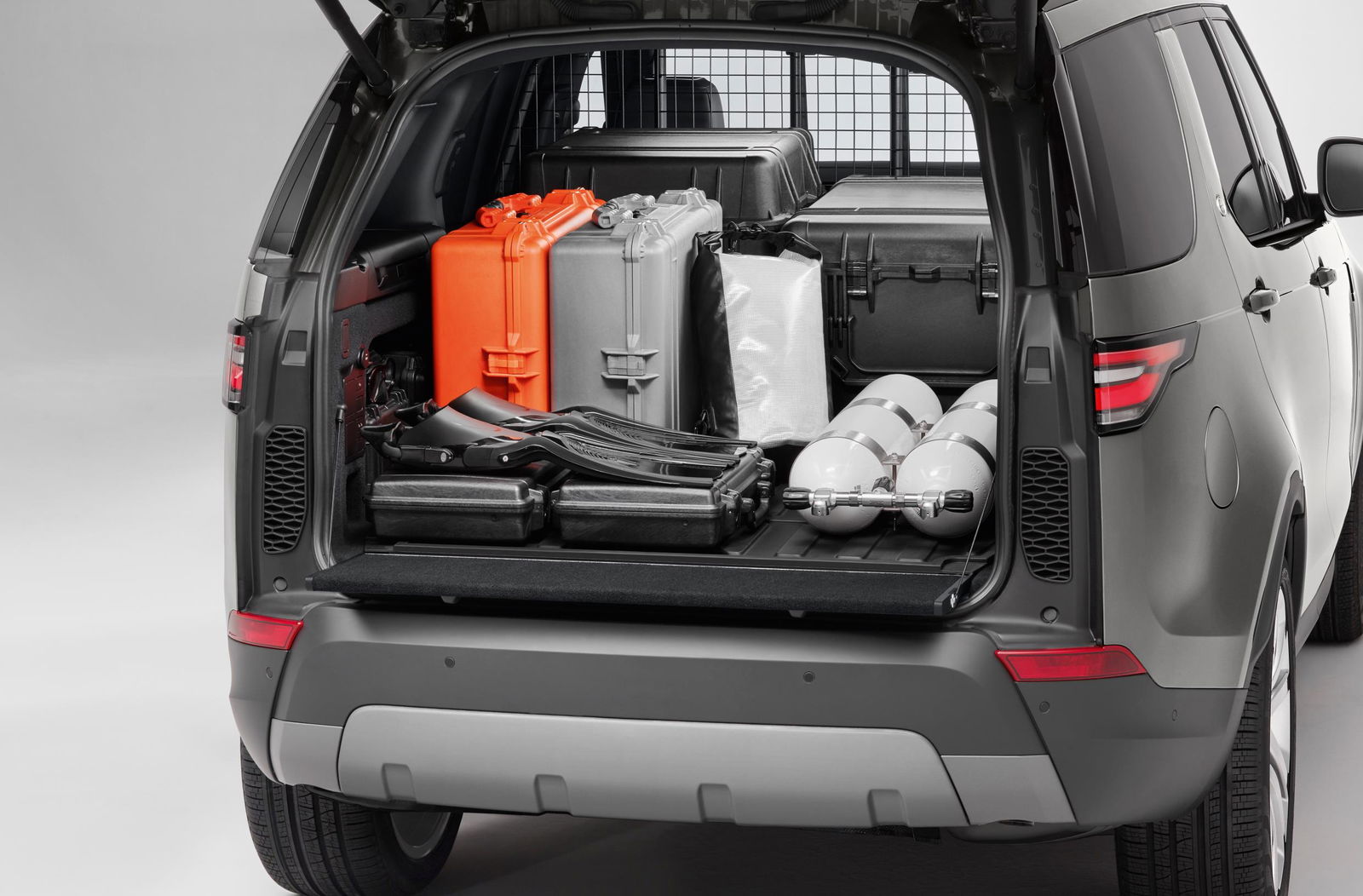 You Can Now Buy The Land Rover Discovery As A Van