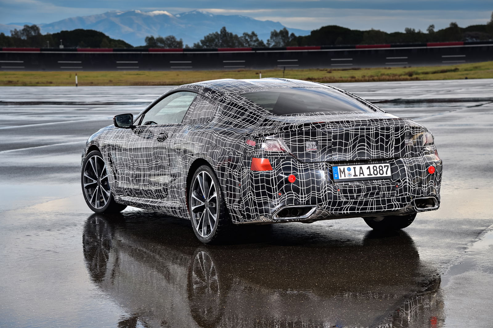Fill Your Ears With The Throaty V8 Roar Of The New BMW 8-Series
