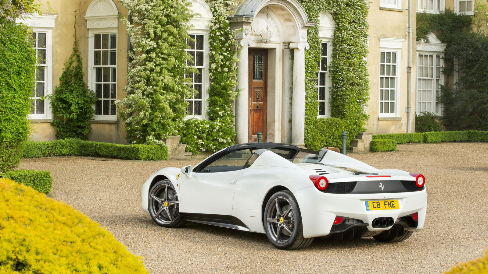 Hotel Valet Conned Into Giving Ferrari Keys To Joyriders