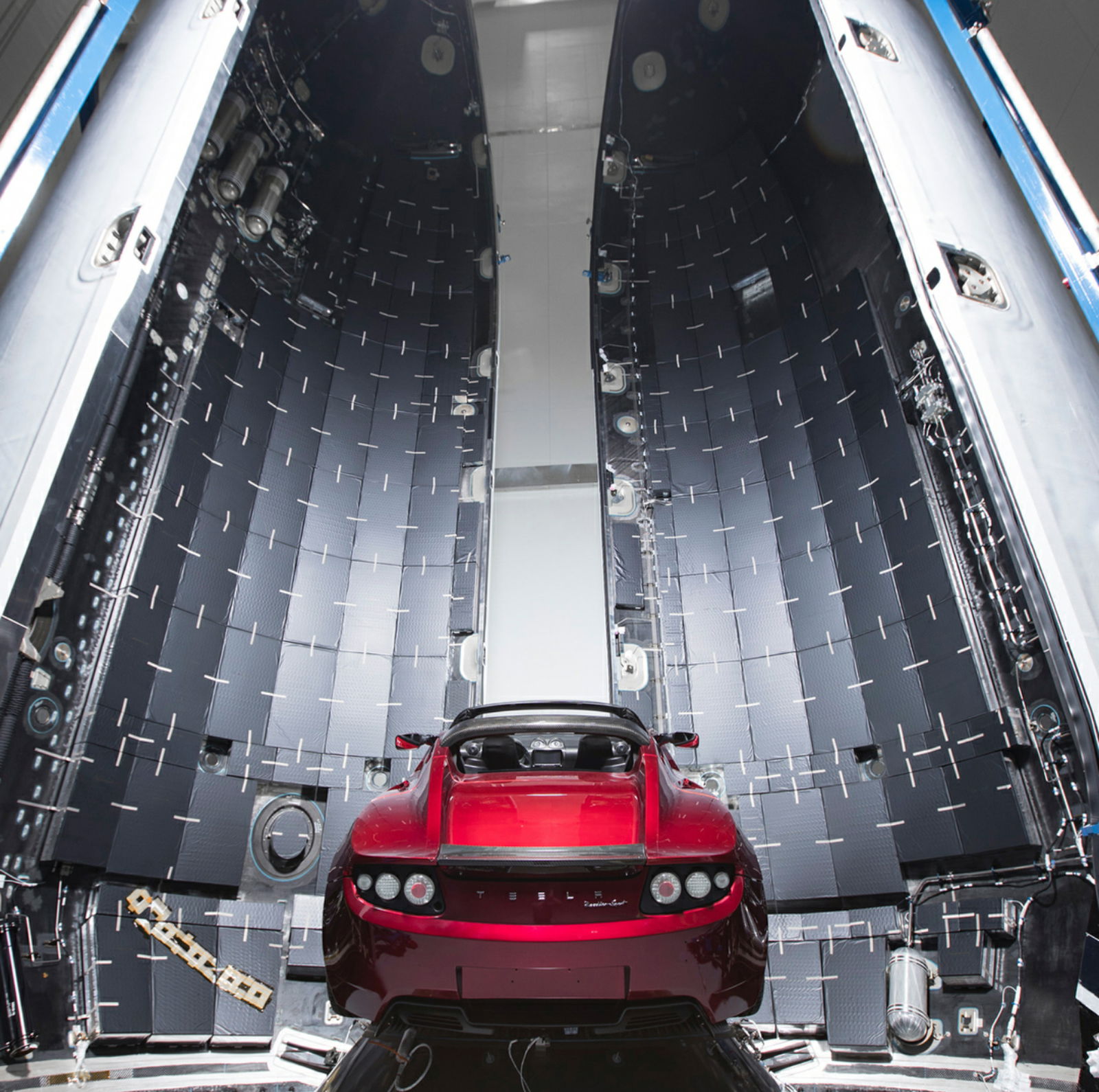 SpaceX Falcon Heavy Launch Delayed By Atmospheric Wind