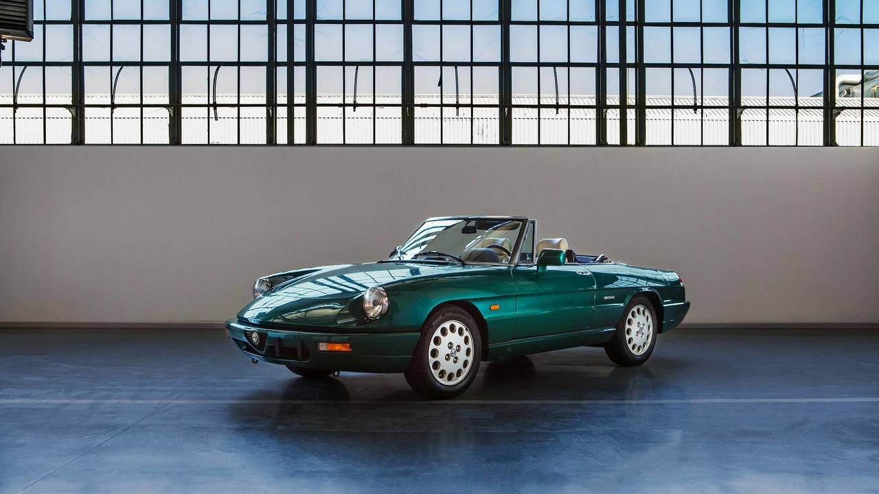This late-model Spider has always belonged to FCA, and was used as a subject for various tests including a custom colour experiment. As such it's considered a 