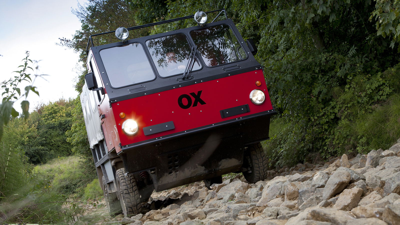 The World's First Flat-Pack Truck Can Hold Nearly Two Tonnes