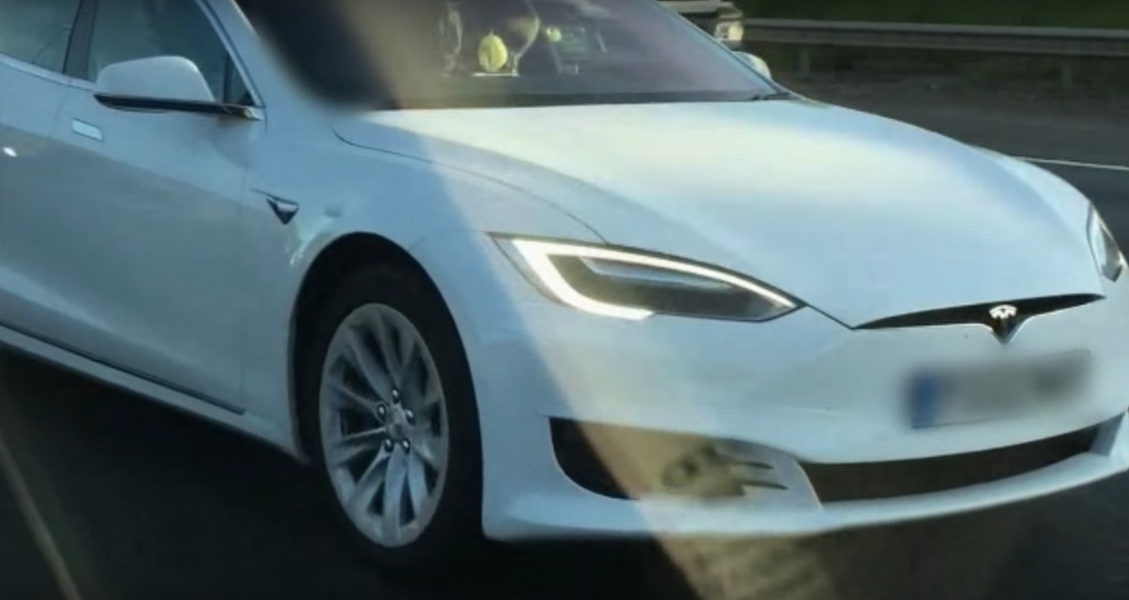 Tesla-Driving Moron Banned For Autopilot 'Seat-Swapping'