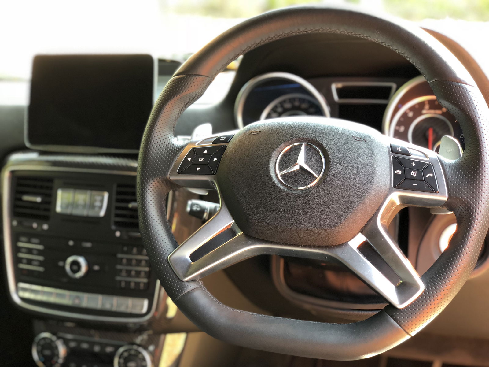 The 'W463' G-Class interior is a mess of Mercedes parts from various eras. The new version on the other hand borrows much from the current S-Class