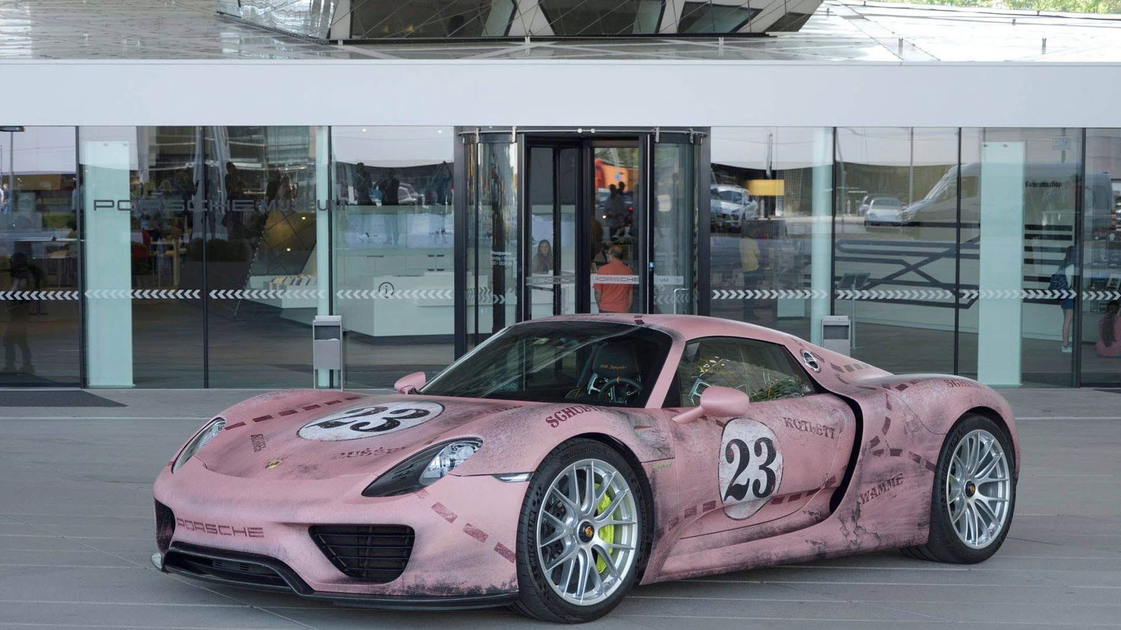 Someone Has Used The Famous 'Pink Pig' Livery On A Porsche 918
