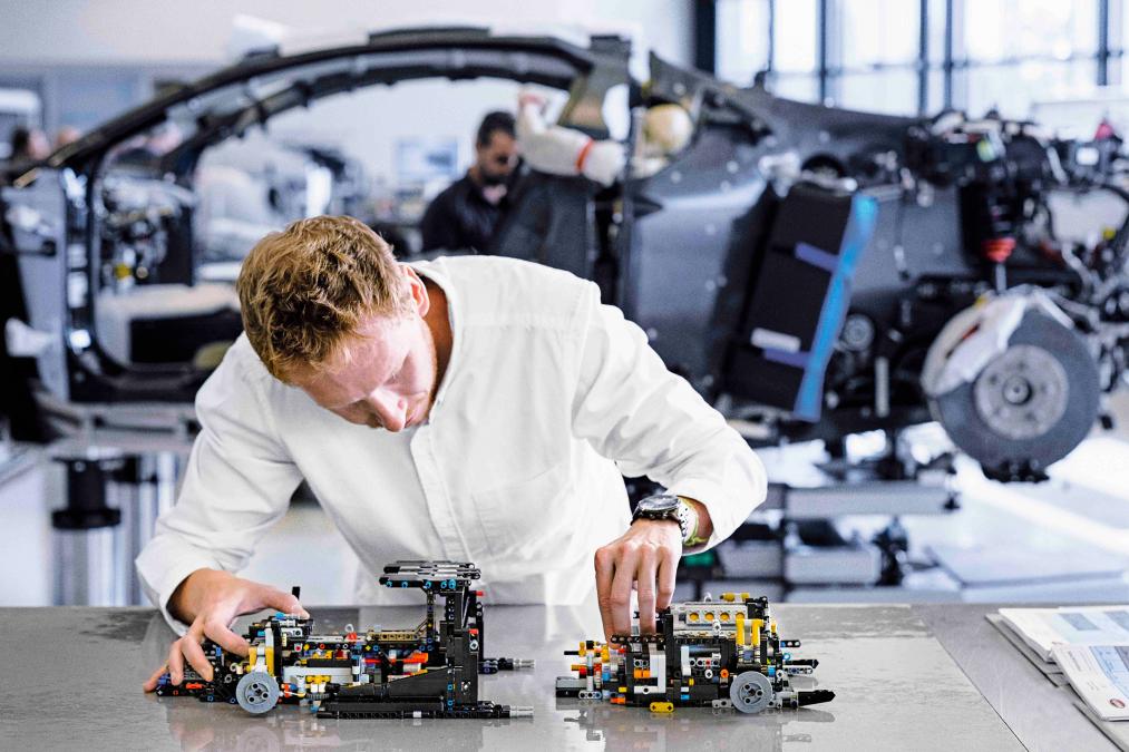 Take A Close-Up Look At The New Lego Technic Bugatti Chiron