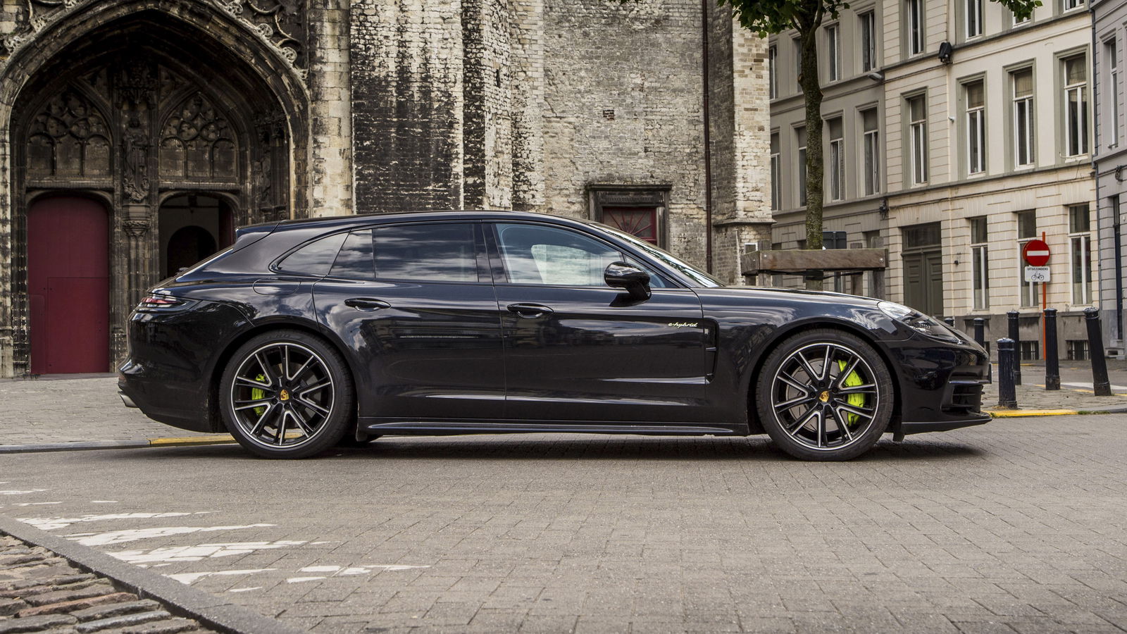 Porsche Panamera Sport Turismo Review: The Wagon Hero That Shouldn't Exist