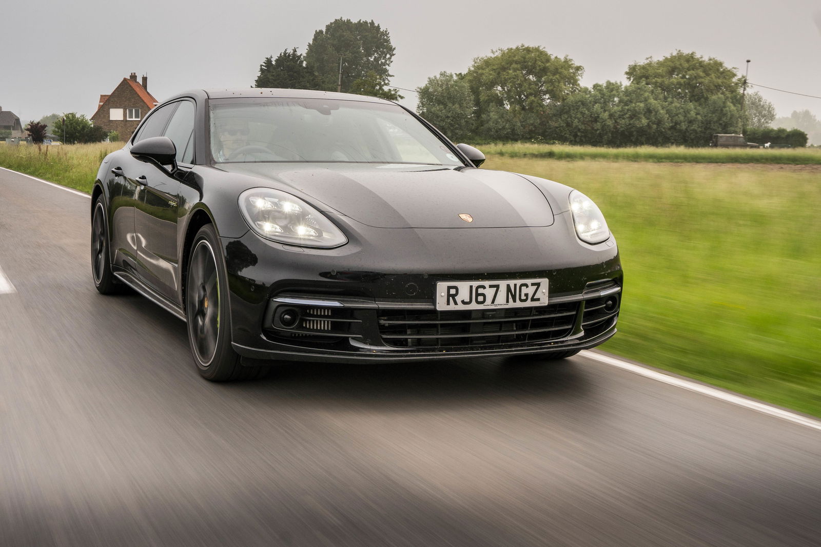 For some derivatives, the ST is already more popular than the fastback. We can see why...