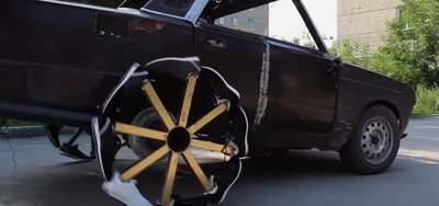 This Car Has Shoes Instead Of Rear Tyres, And It'll Ruin Your Spine