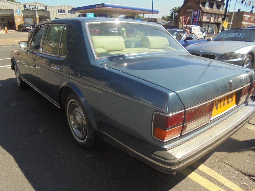 This 6.75-litre Silver Spirit Is A Proper Way To Buy A Budget Rolls-Royce