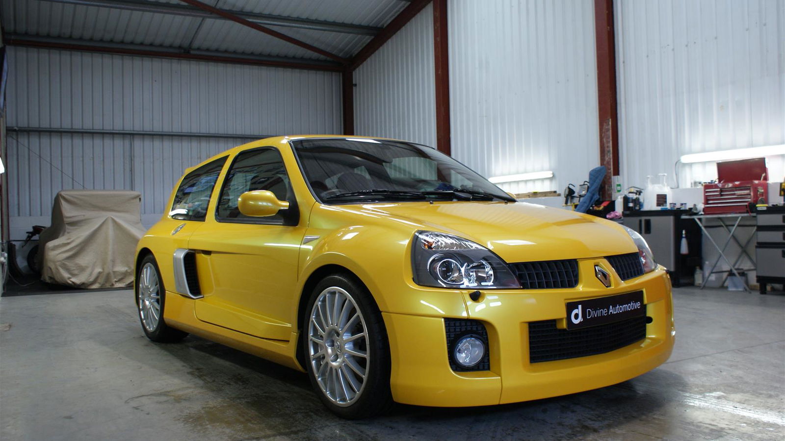 We Live In A World Where A Near-£70,000 Renault Clio V6 Exists