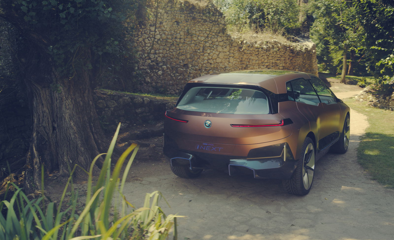 Get A Load Of BMW’s New Electric Crossover Concept