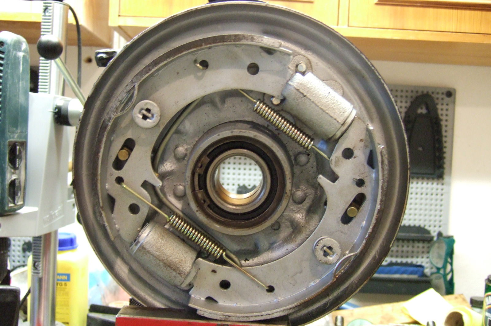 This Trabant's drum brake is a 'duplex' design. Note the two separate wheel cylinders (Image via Konrad Aust/Wikimedia Commons)