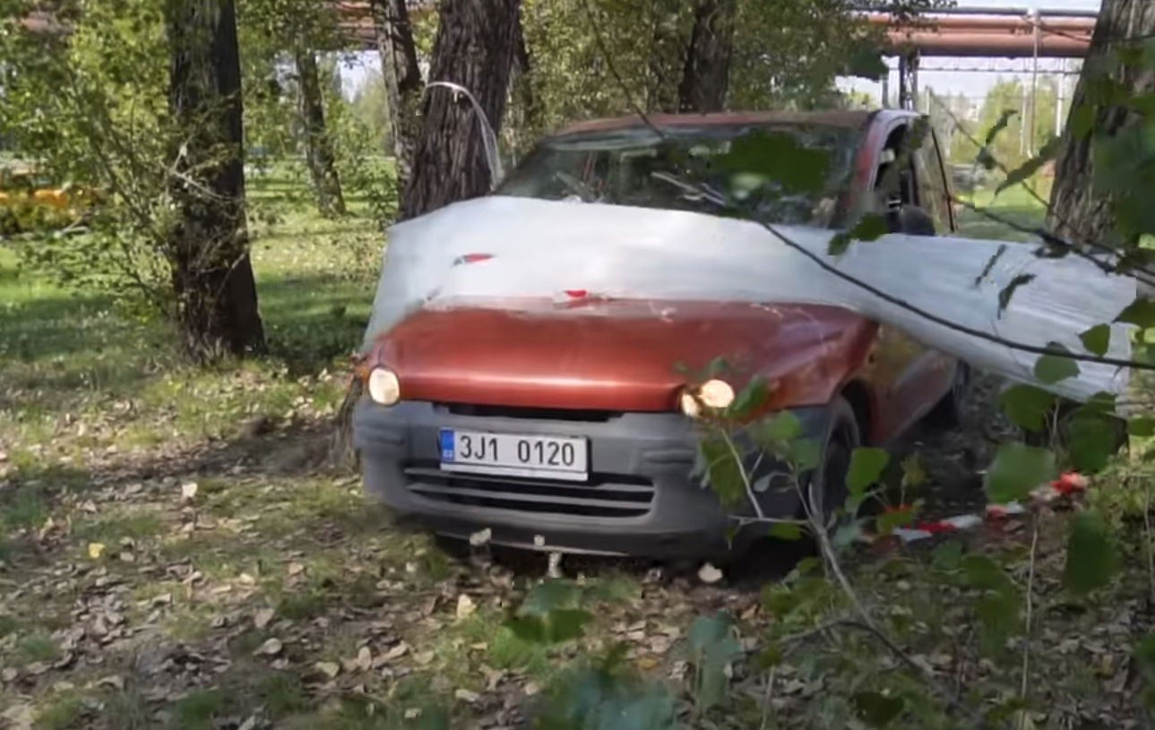 Watch A Battered Skoda Try To Crash Through 1km Of Plastic Wrap