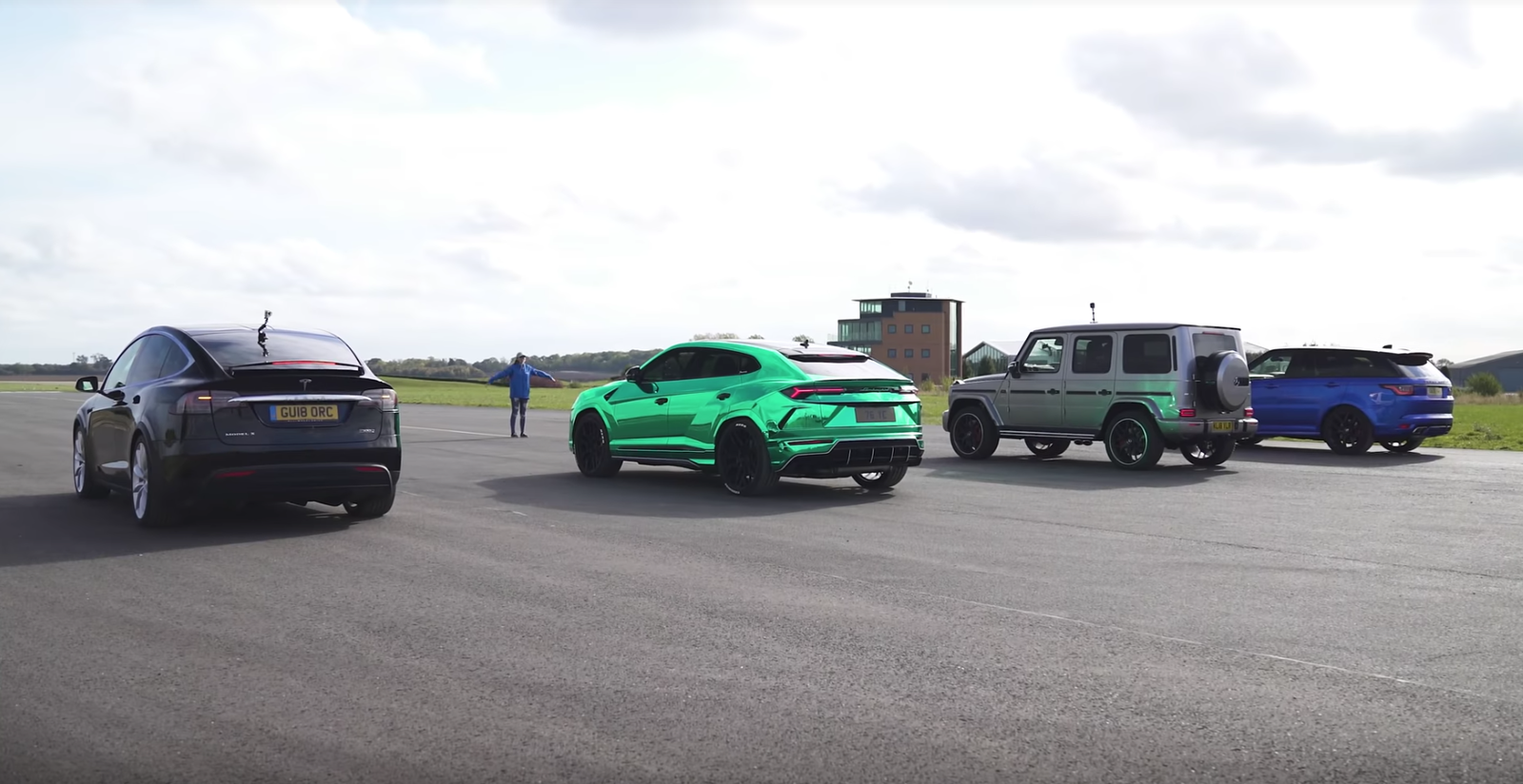The race includes a couple of celebrity appearances, with Professor Green driving the Mercedes and Yianni behind the wheel of the Urus (hence the wrap)