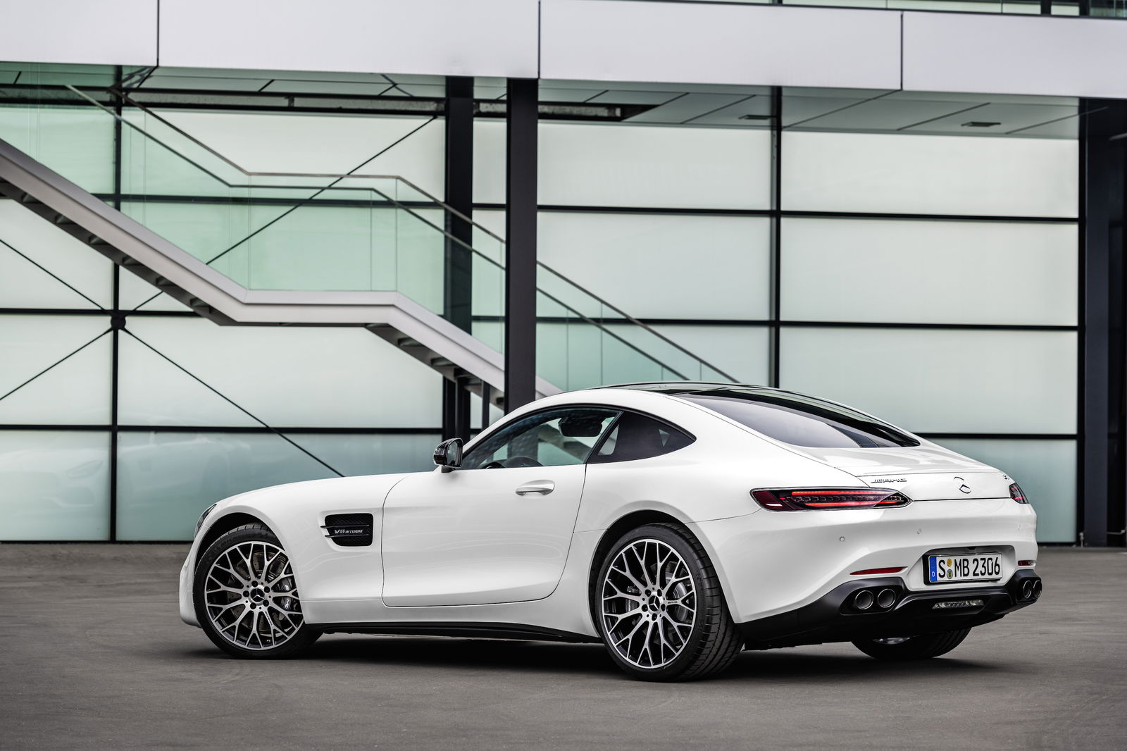 The New Mercedes-AMG GT R Pro Is An Angry V8 Aero-Fest