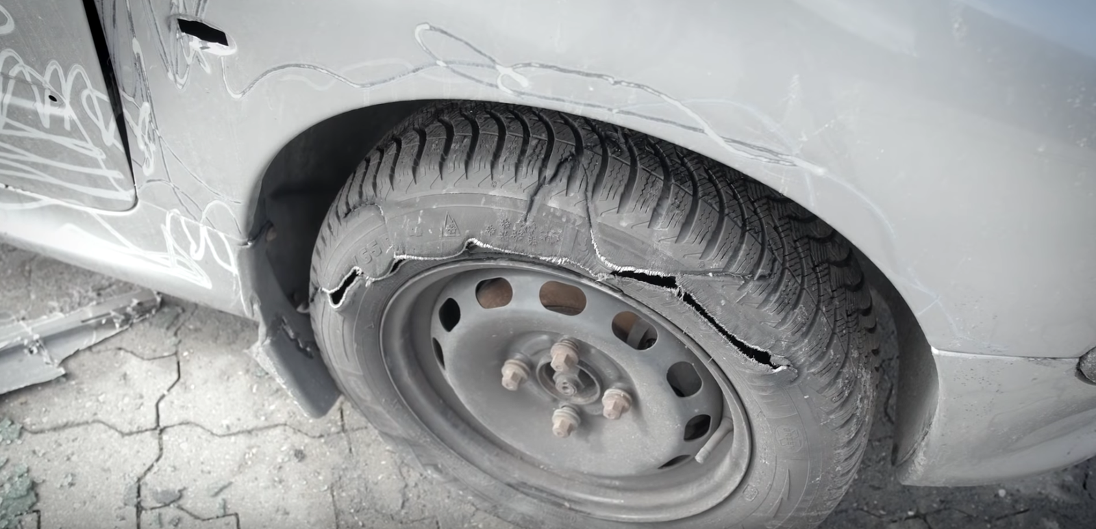 Here's What Happens When You Spray A Car With A 40,000PSI Jet Washer