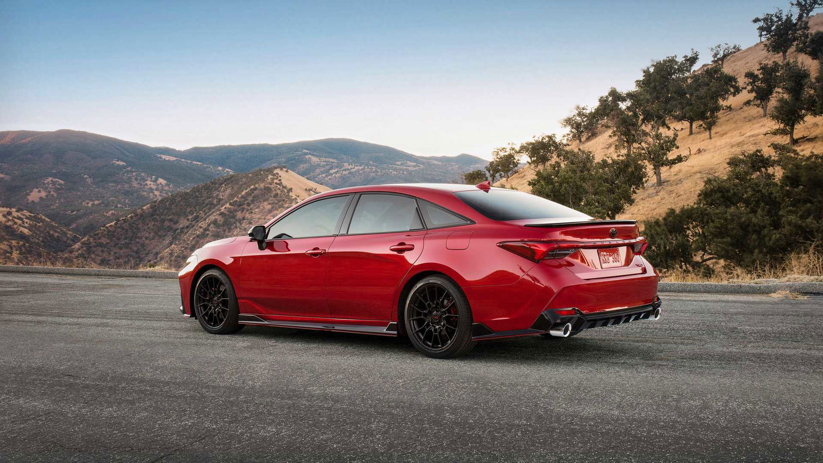 The Toyota Avalon TRD Has Big Brakes And An Even Bigger Grille